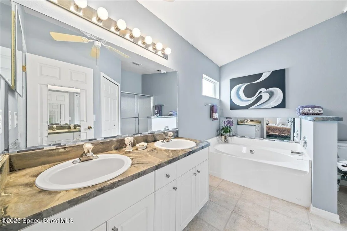 Photo of 883 Villa Drive
