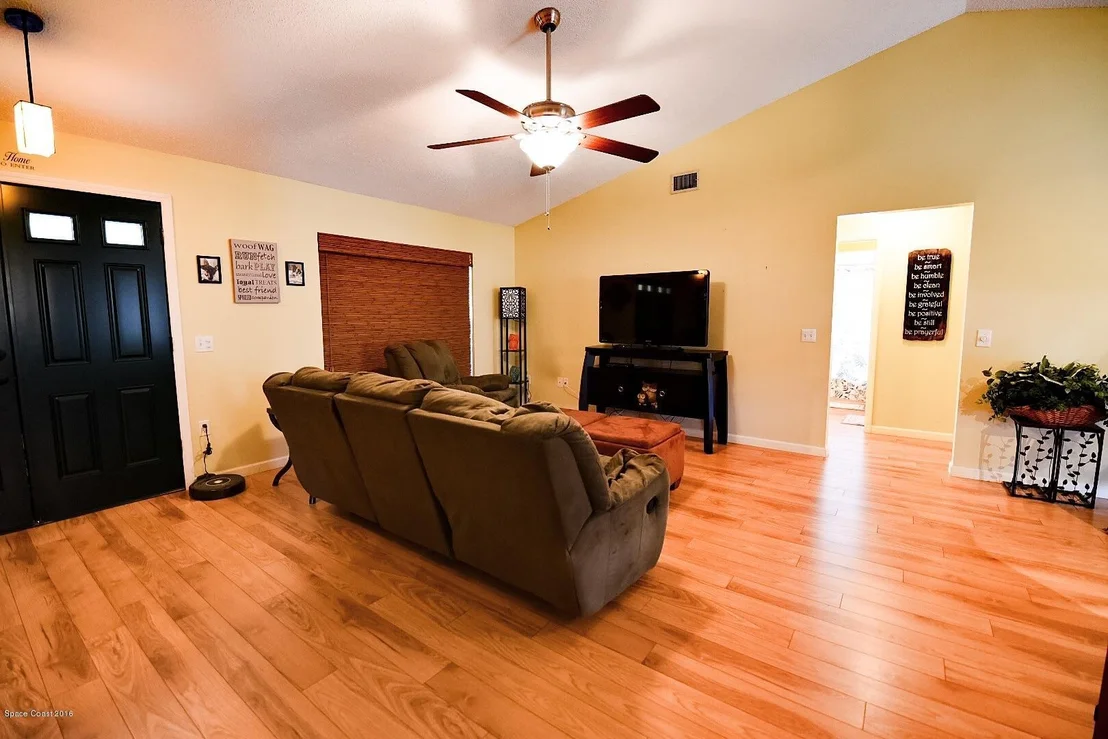 Photo of 883 Spirea Drive