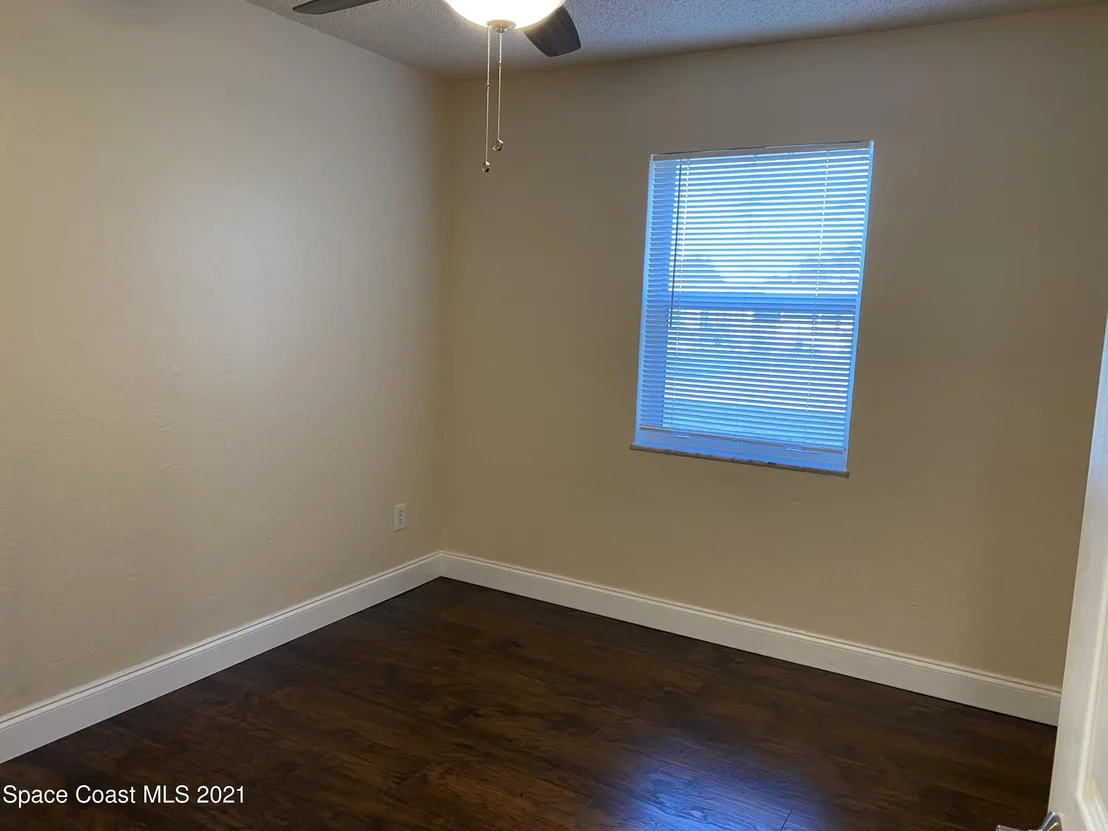 Photo of 835 Canada Street NE