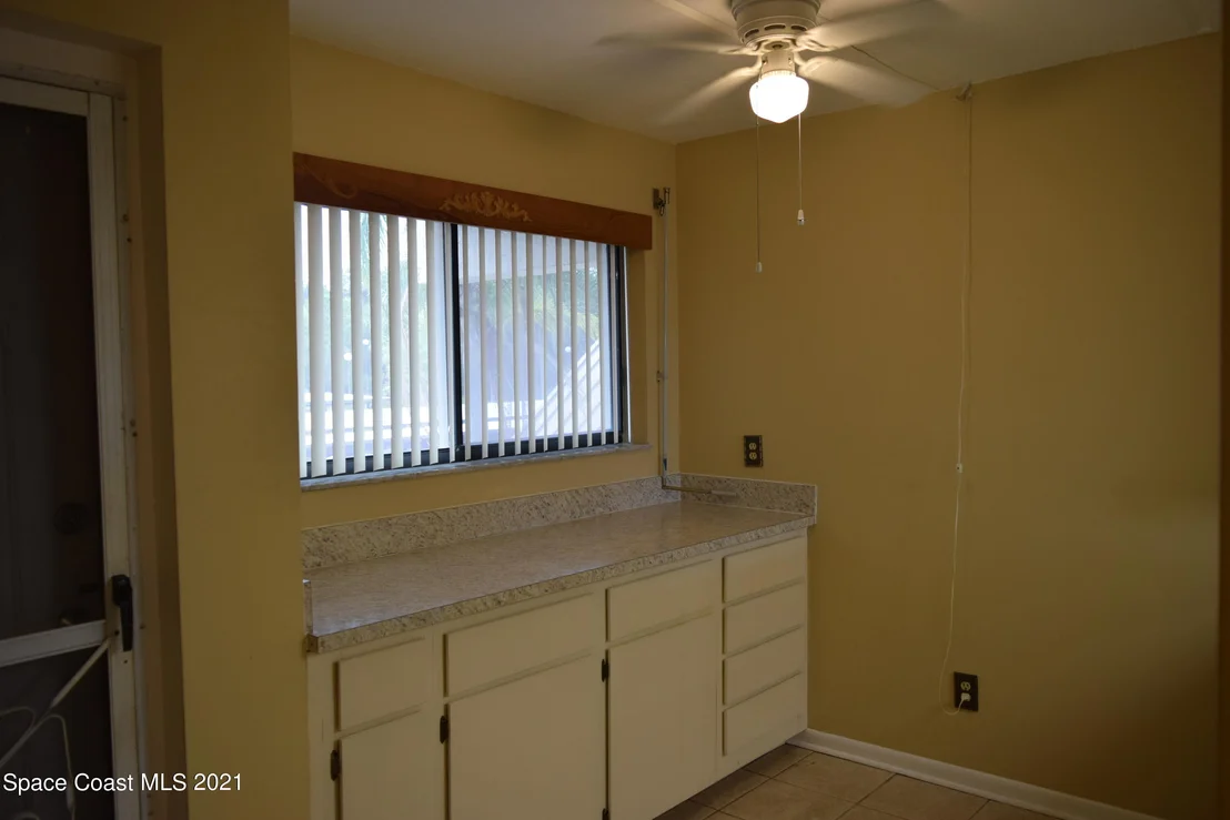 Photo of Unit 207 at 3901 Dixie Highway NE