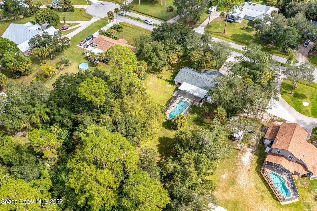 Photo of 1807 Live Oak Drive N