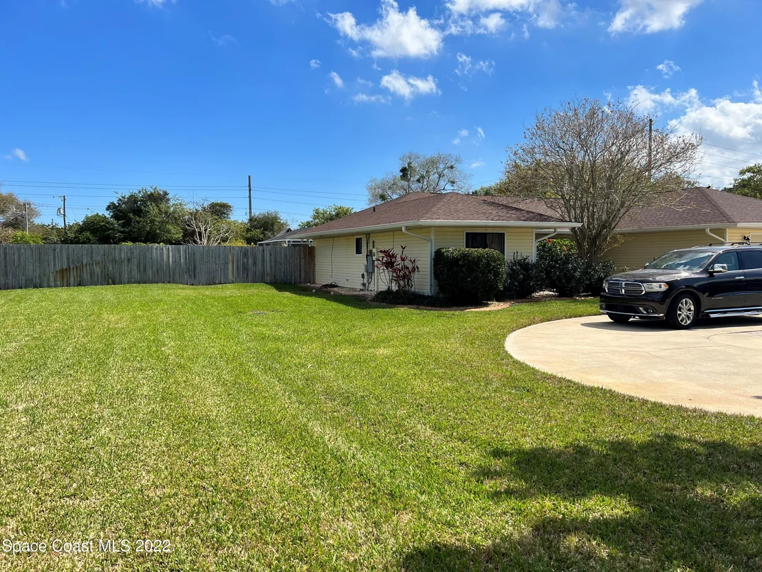 Photo of 1814 Oak Drive N