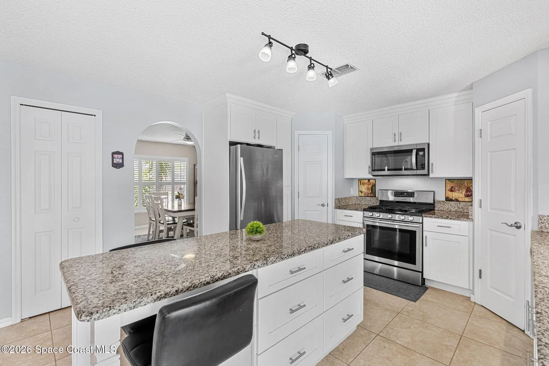 Photo of 1161 White Oak Circle