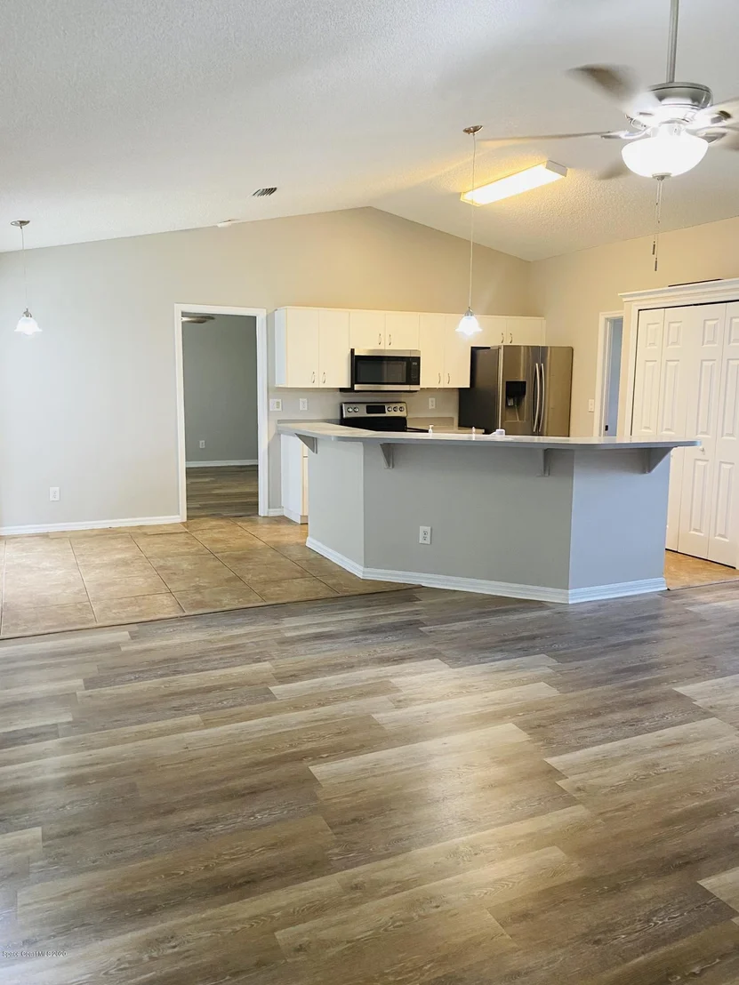 Photo of 6100 Edison Street