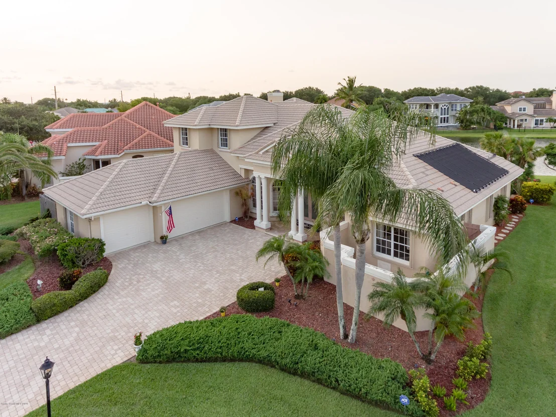 Photo of 422 Flanders Drive