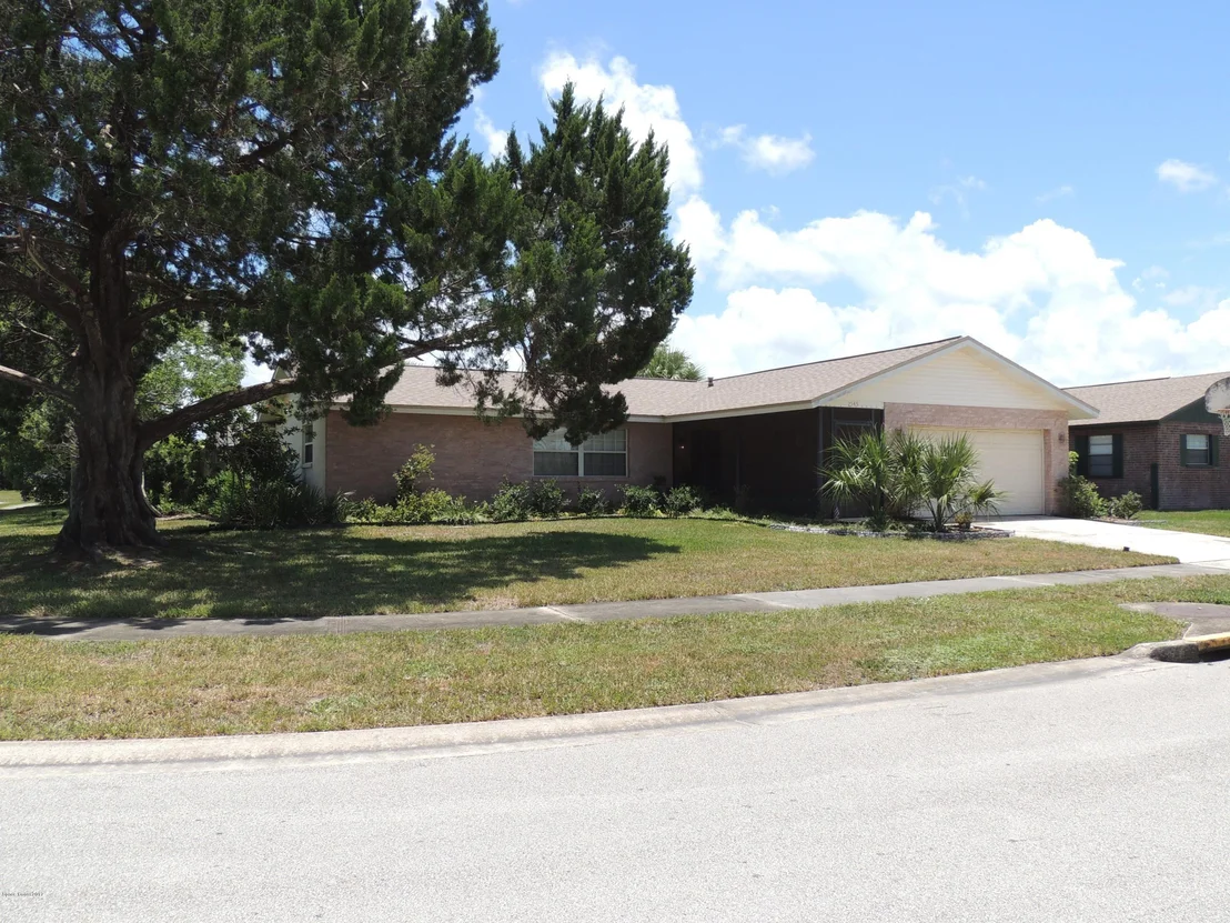 Photo of 2545 Corbusier Drive