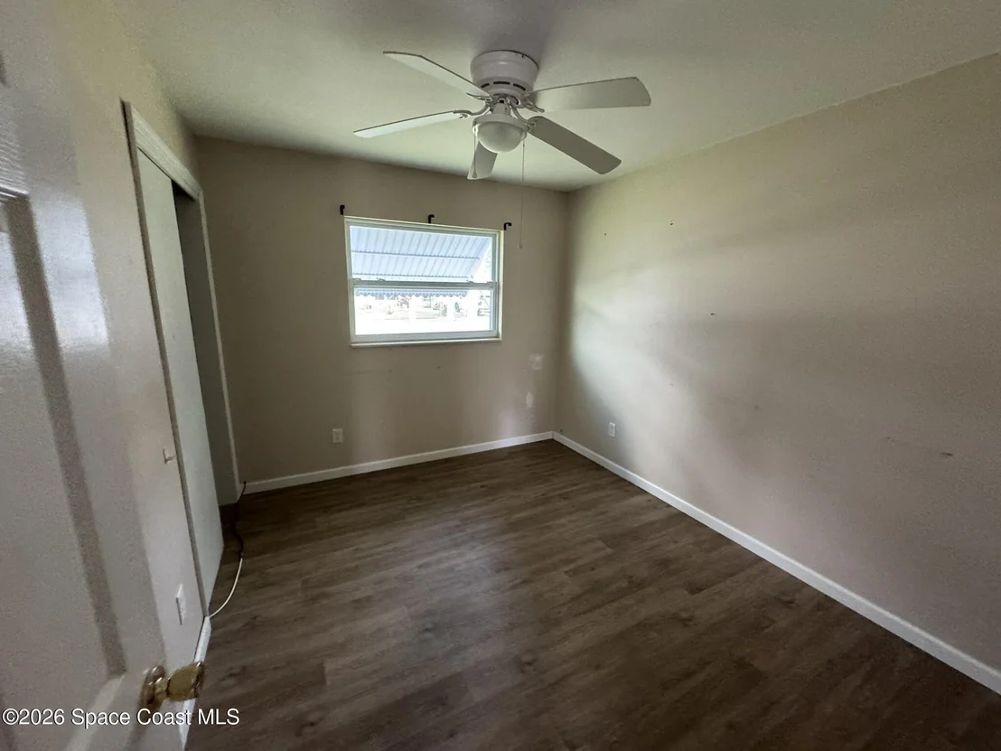 Photo of 1405 E Stetson Drive E
