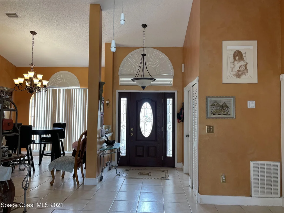 Photo of 751 Becker Avenue NE