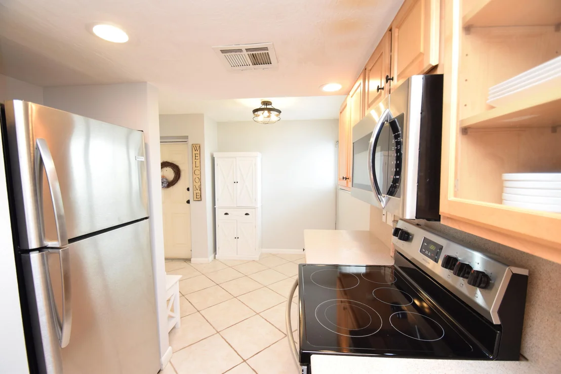 Photo of Unit 301 at 3901 Dixie Highway NE