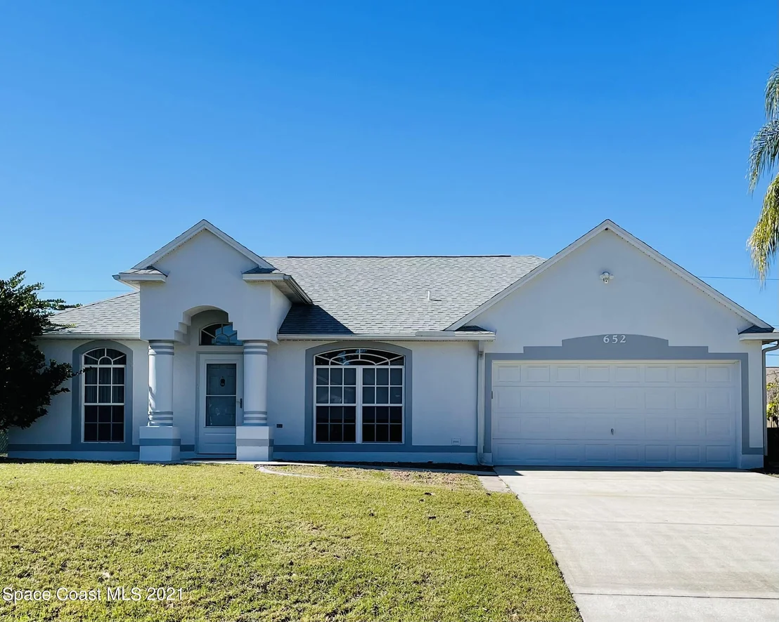 Photo of 652 Seven Gables Circle SE