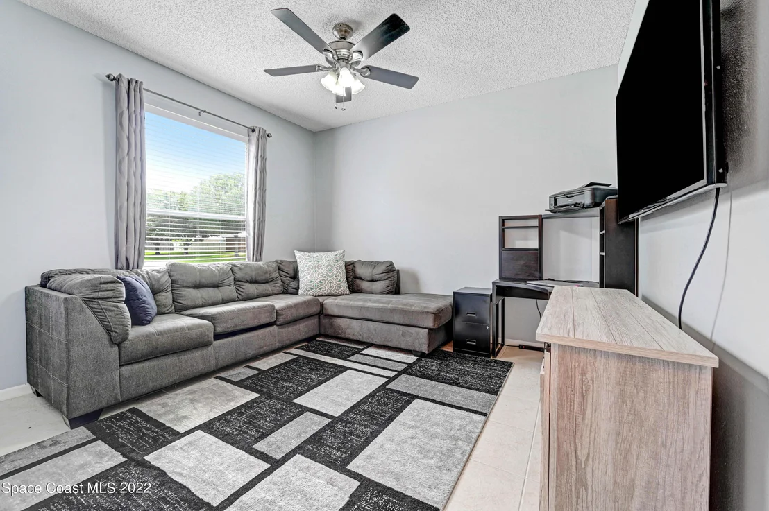 Photo of 880 Lyons Circle NW