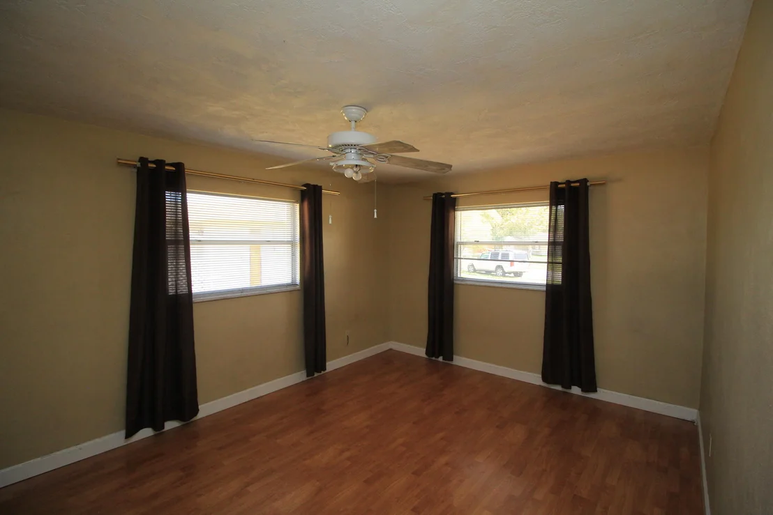 Photo of 1441 Meadowbrook Road NE