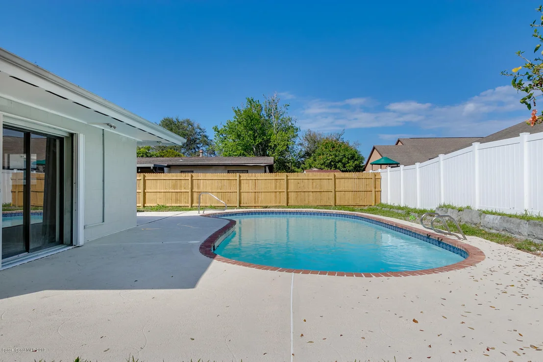 Photo of 1324 Estridge Drive
