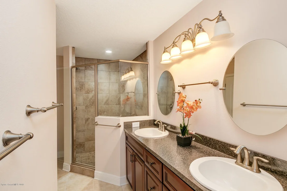 Photo of 1044 Bernice Road