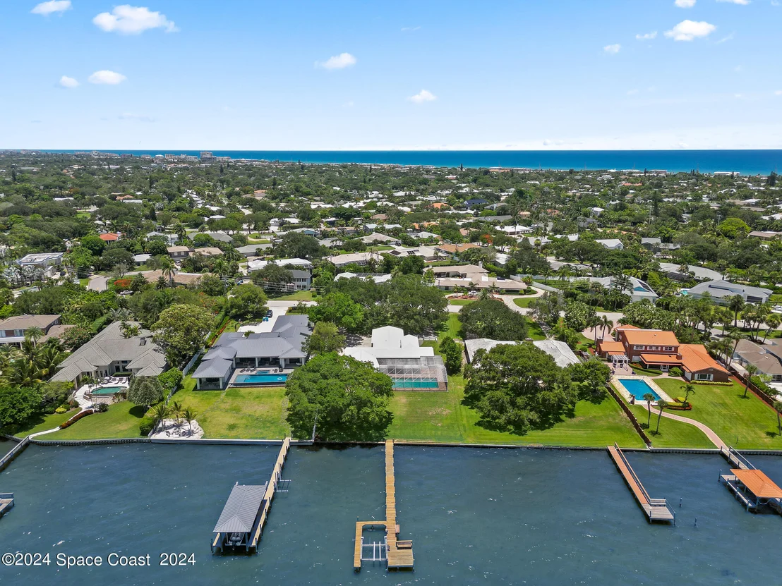 Photo of 206 Riverside Drive