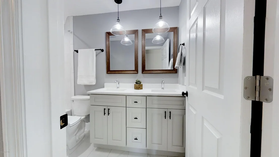 Photo of 872 Mohawk Avenue