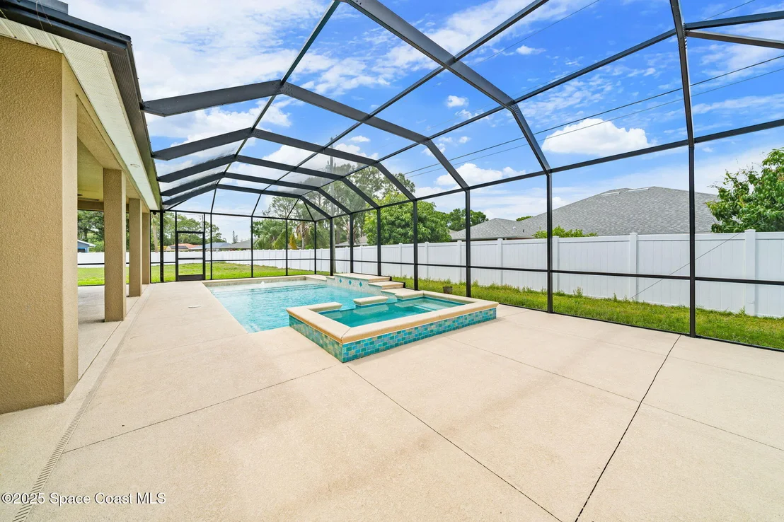 Photo of 539 Balcom Terrace SE
