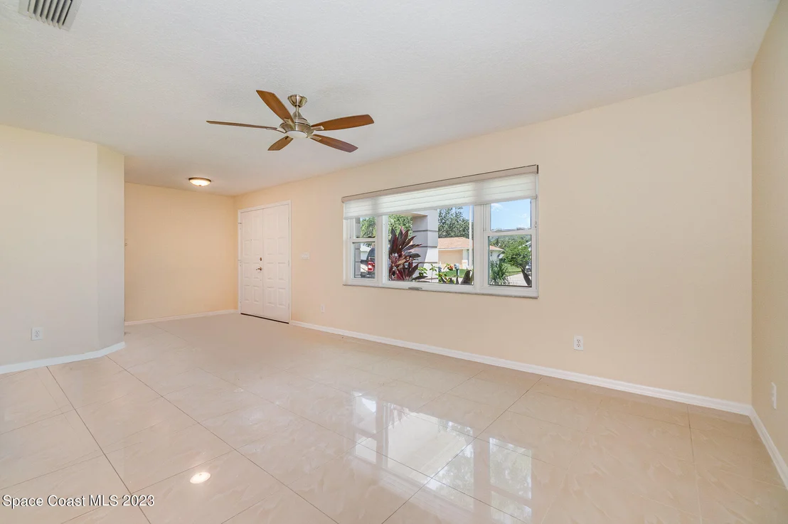Photo of 4354 South Lakes Circle
