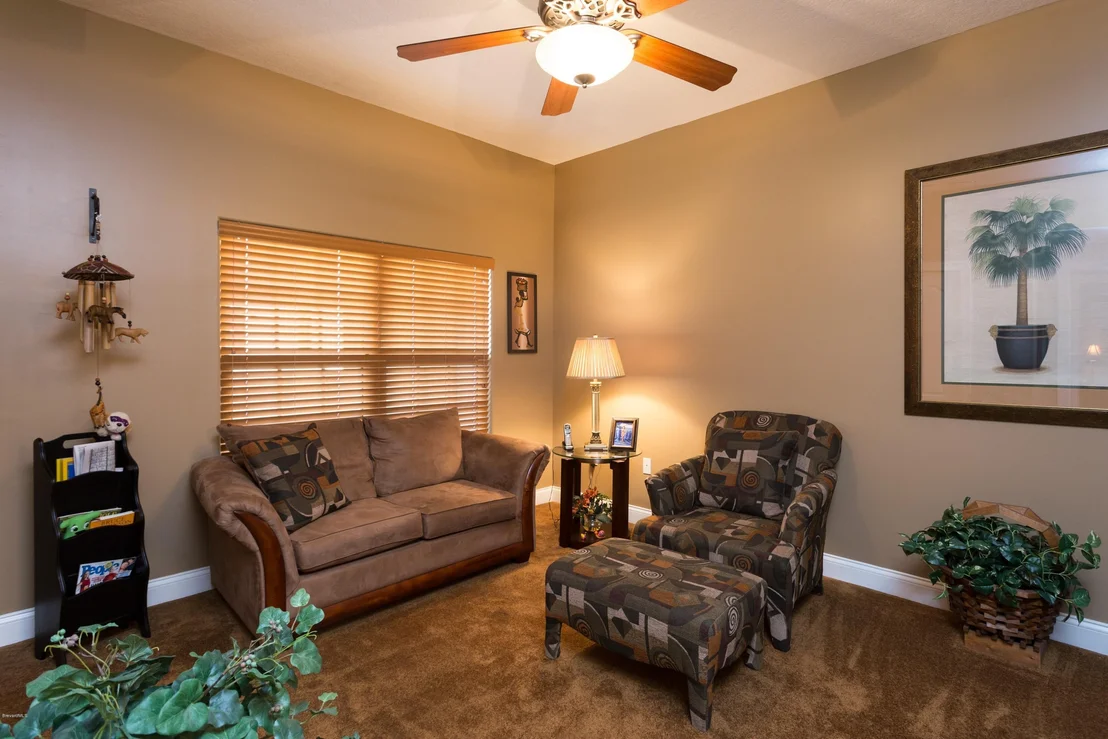 Photo of Unit 304 at 4975 NE Dixie Highway