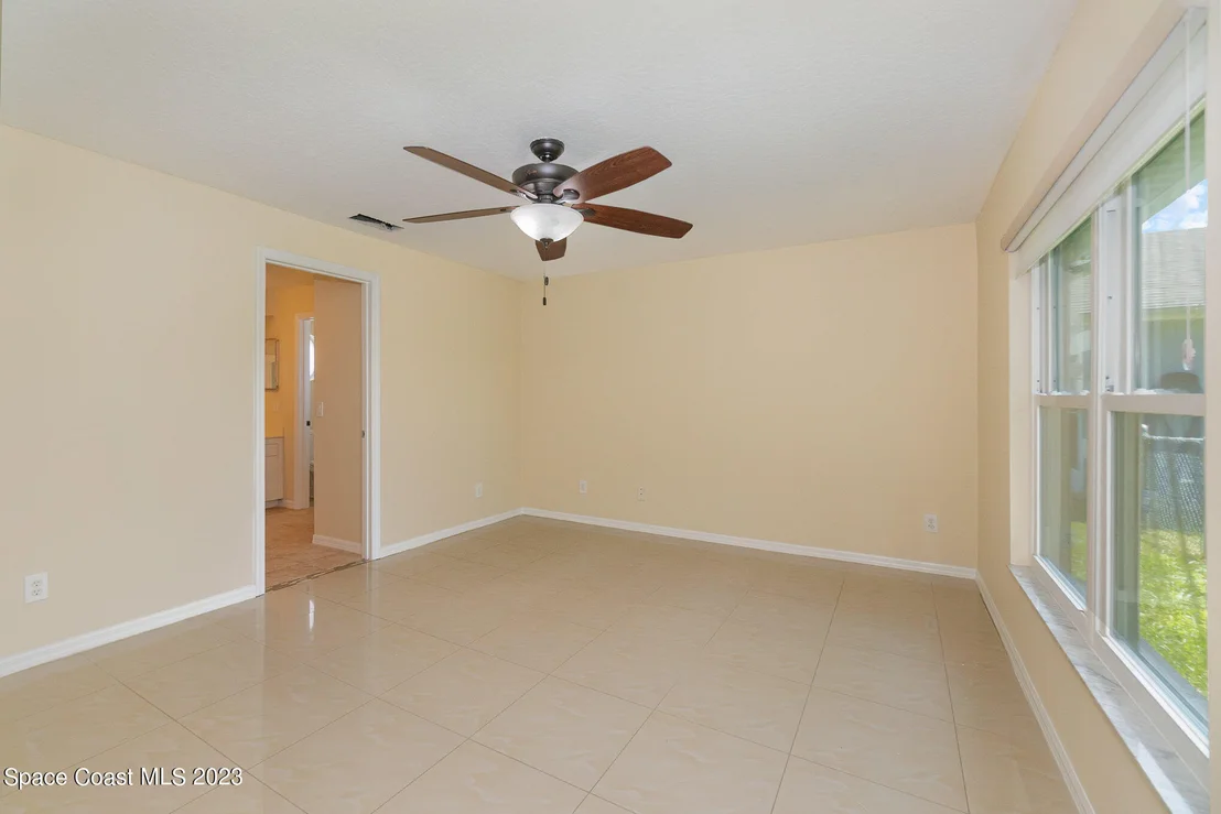Photo of 4354 South Lakes Circle