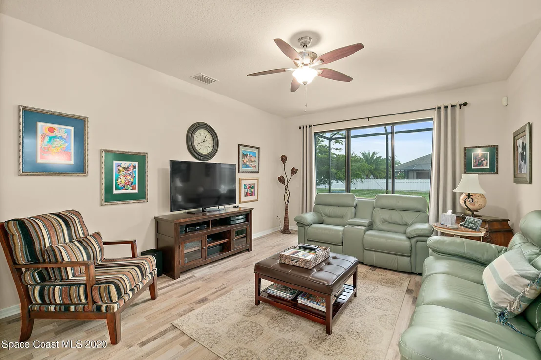 Photo of 968 Buckthorn Trail