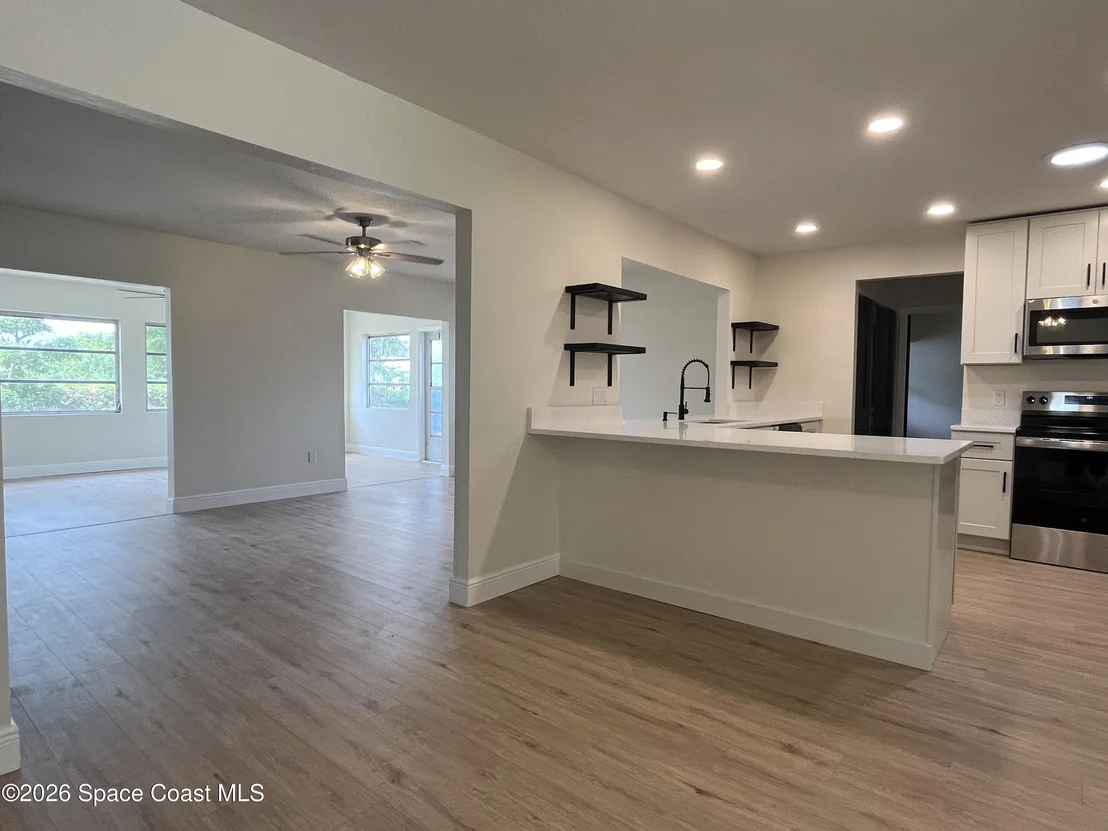 Photo of 1171 Riviera Drive NE