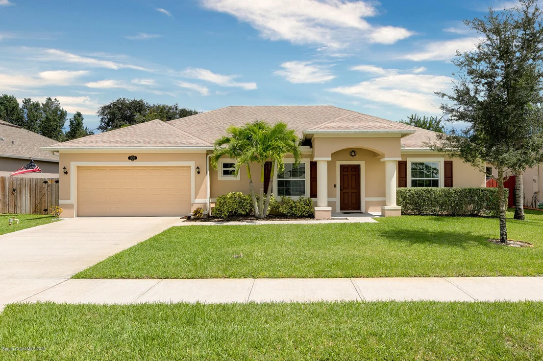 Photo of 1102 Morgan Circle NE