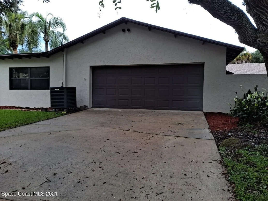 Photo of 605 Pinehurst Circle NE