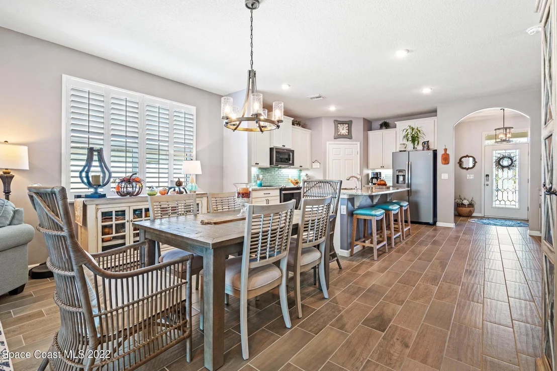 Photo of 982 Peta Way