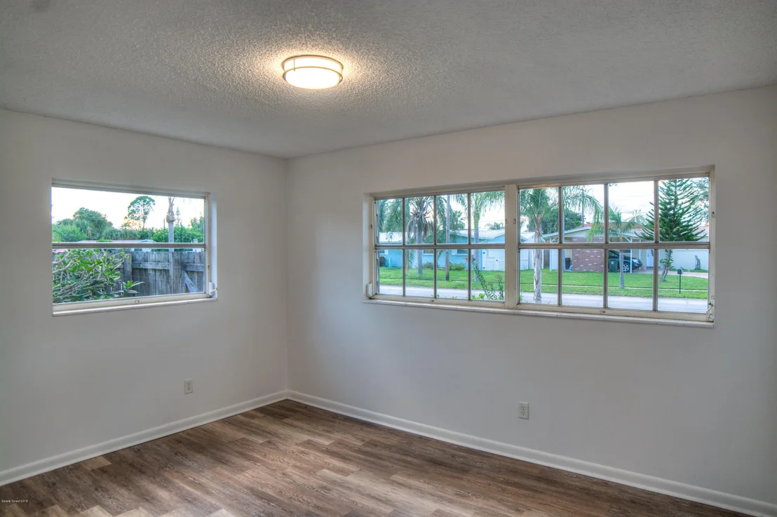 Photo of 1097 Madrid Road