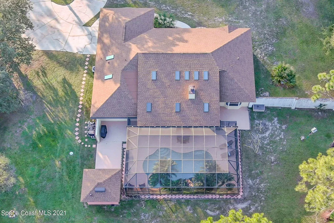 Photo of 2555 Macdonald Lane
