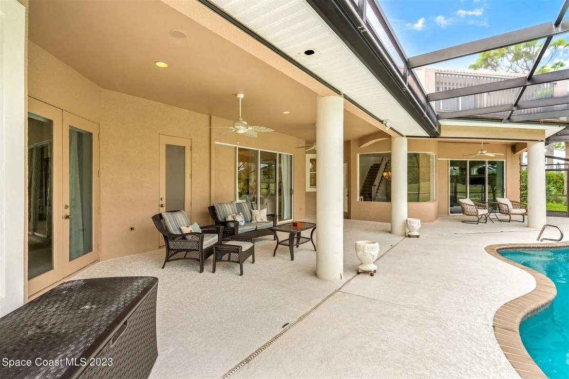 Photo of 915 Chatsworth Drive