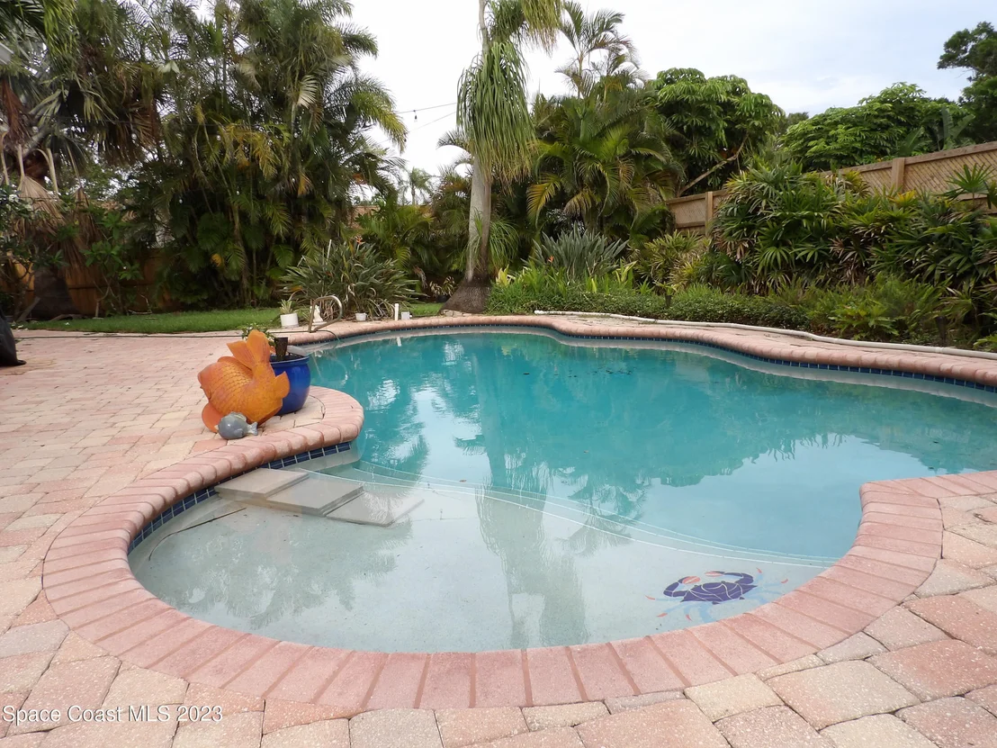 Photo of 401 Mosswood Boulevard
