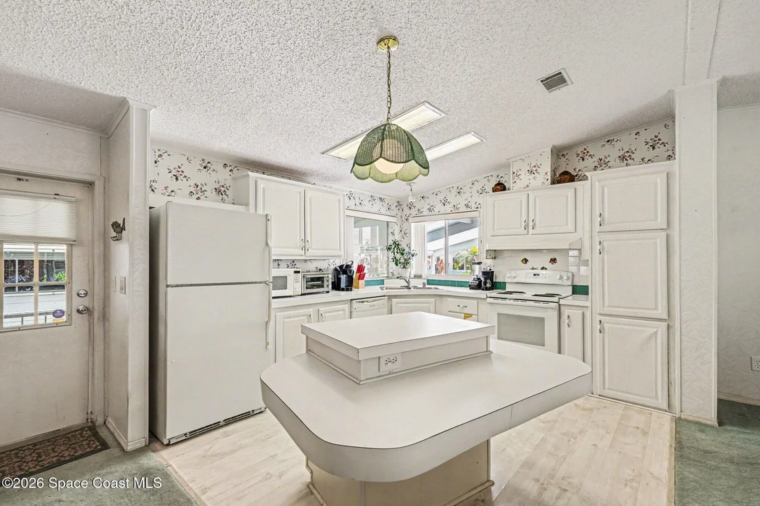 Photo of 210 Kiwi Drive