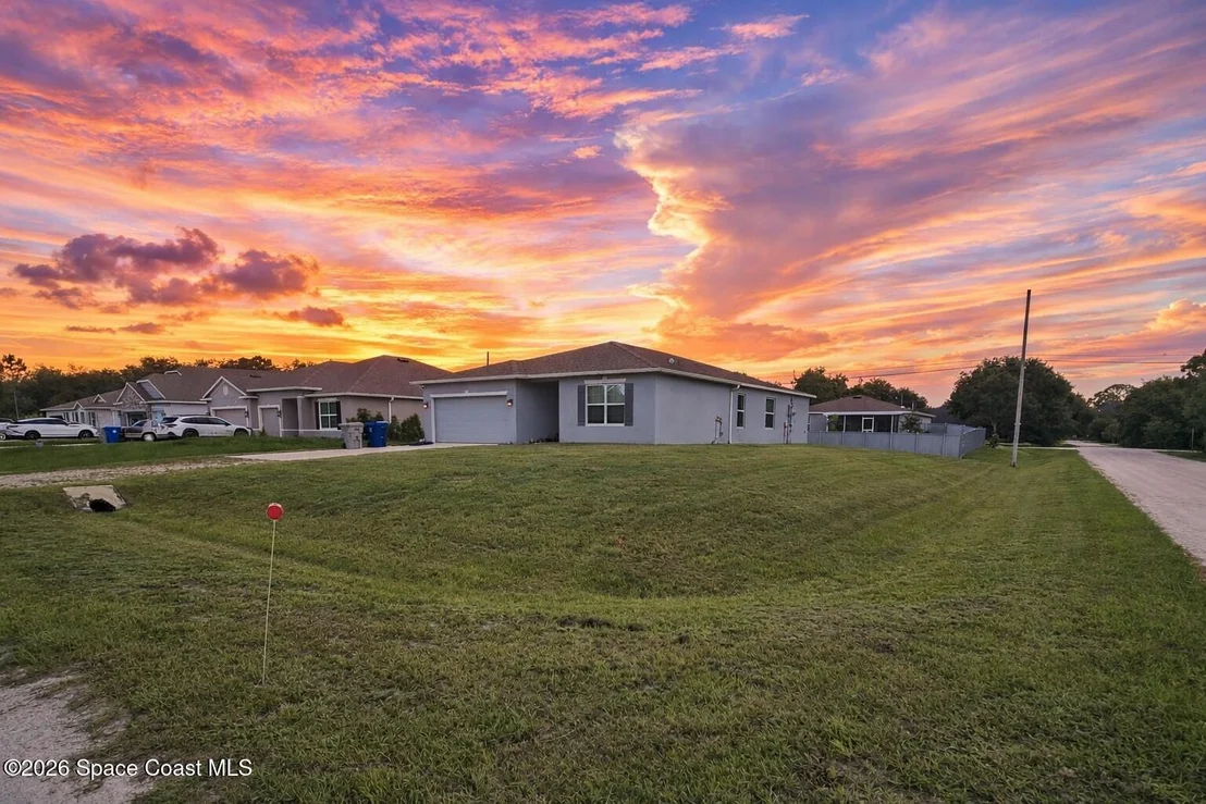 Photo of 8975 102nd Avenue