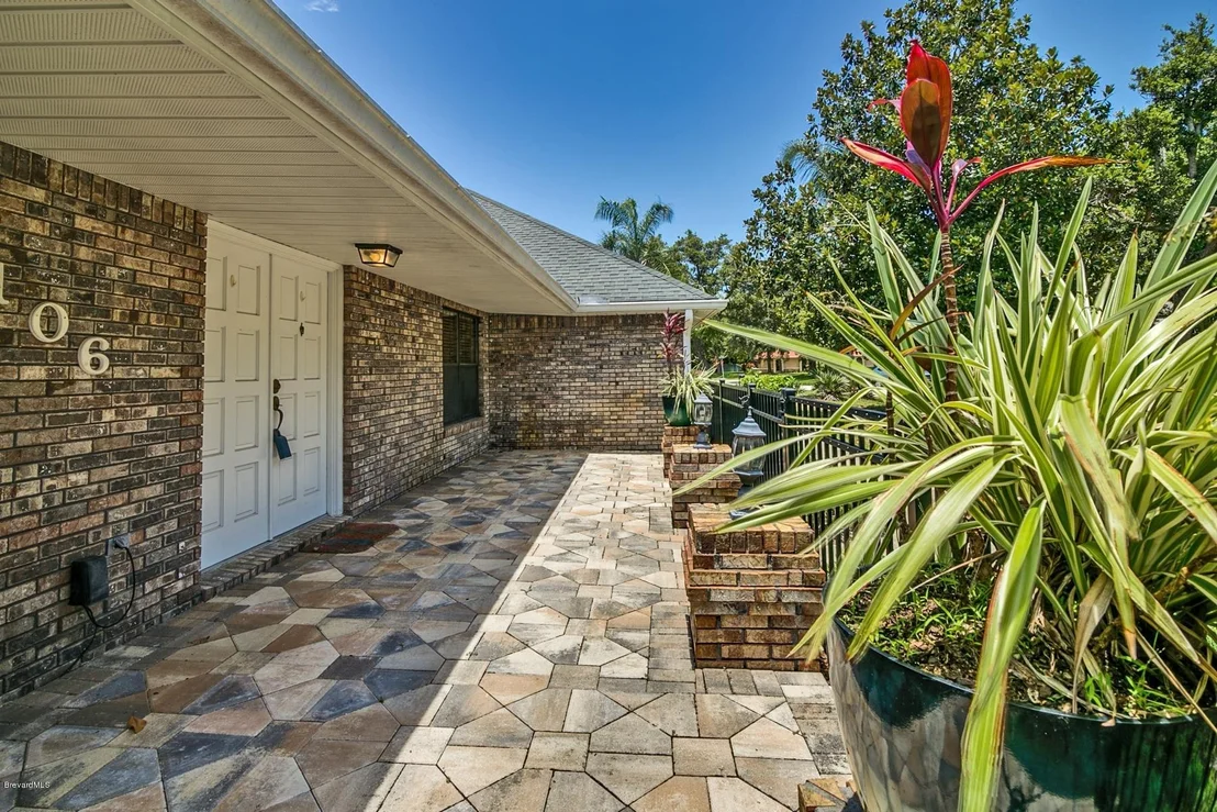 Photo of 1106 NE Citrus Avenue