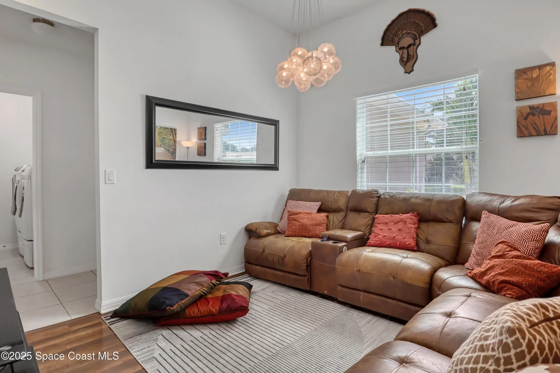Photo of 1121 Morgan Circle NE