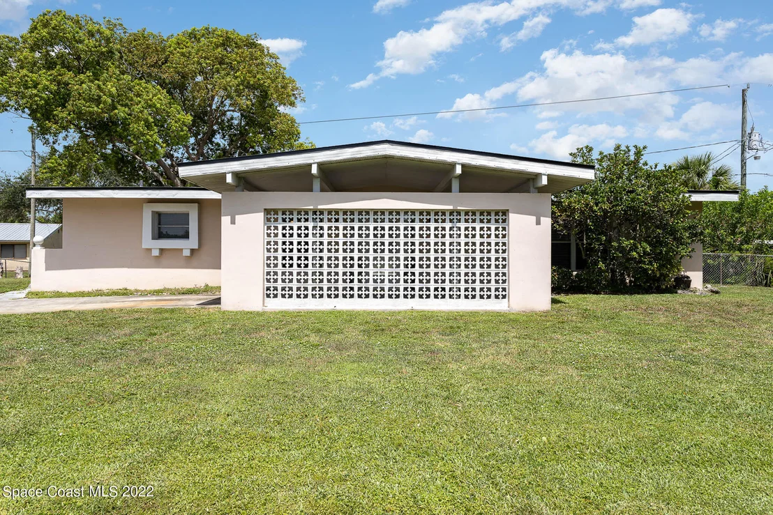 Photo of 1024 Daytona Drive NE
