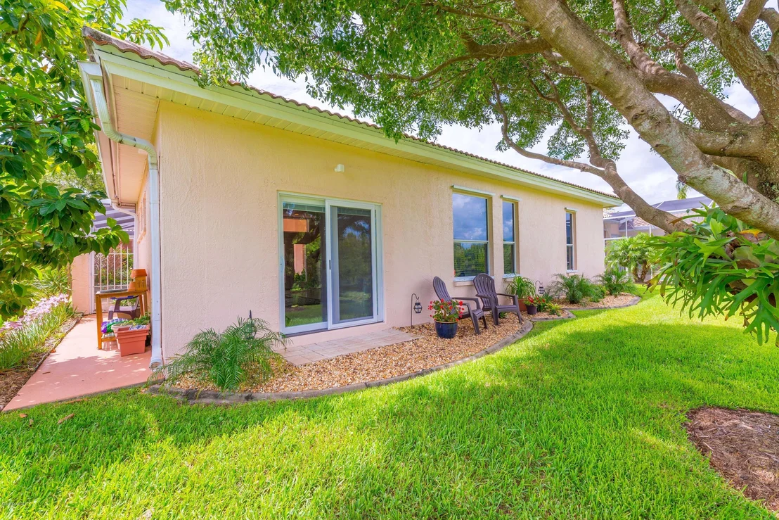 Photo of 919 Palm Brook Drive