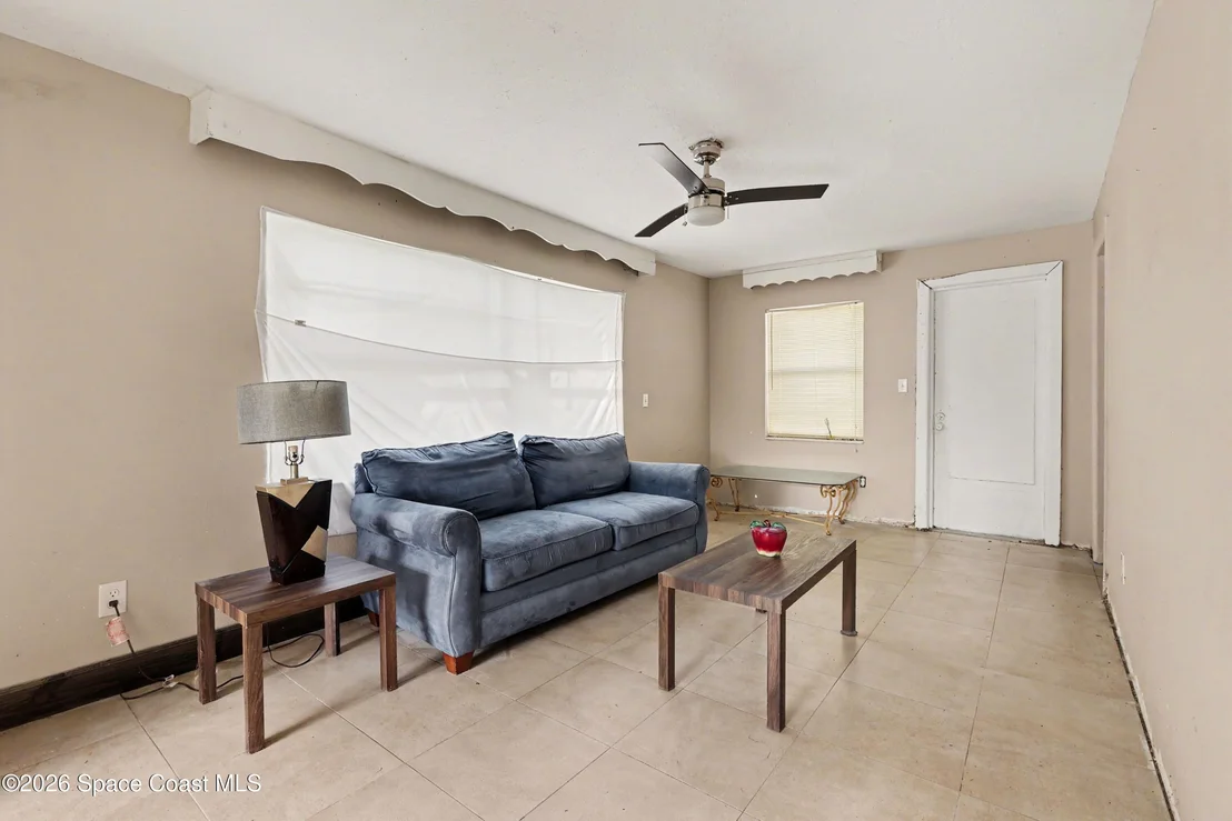Photo of 819 Almond Boulevard