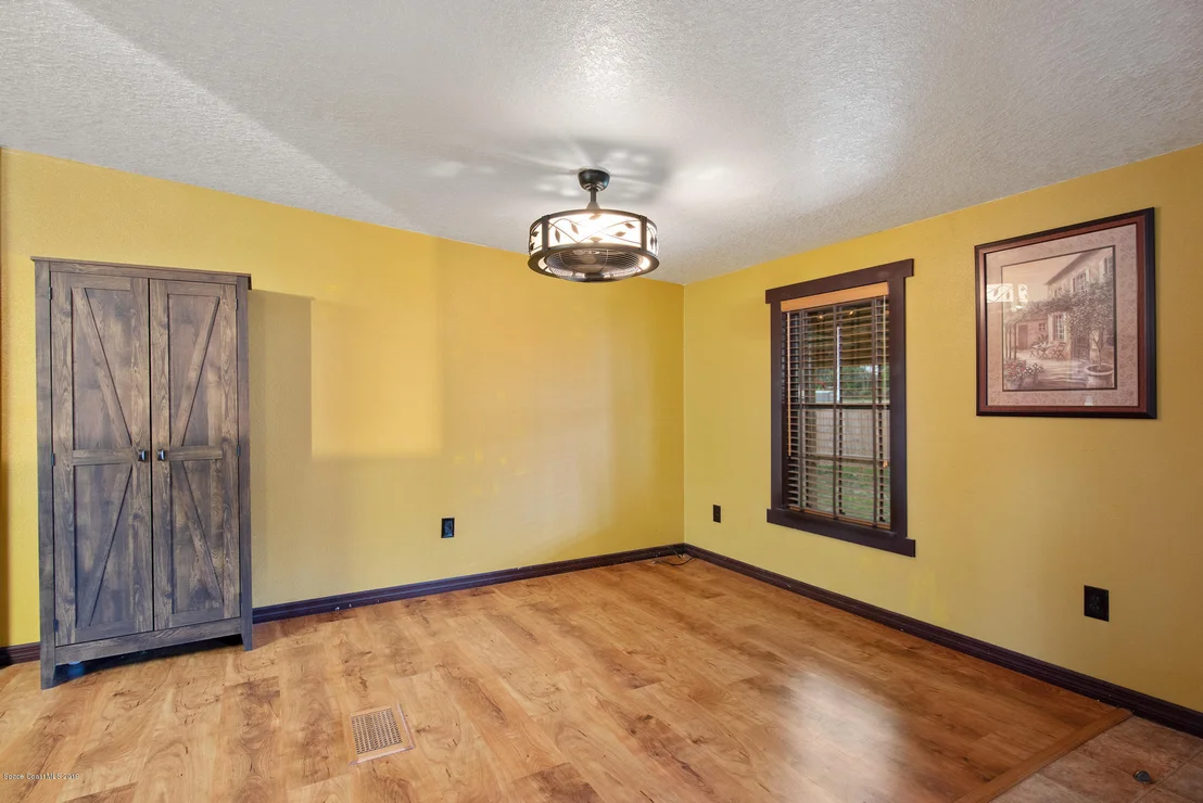 Photo of 497 Louis Drive