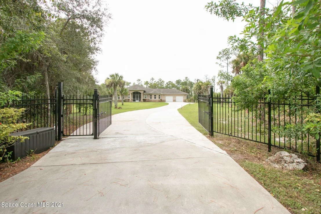 Photo of 925 Valkaria Road