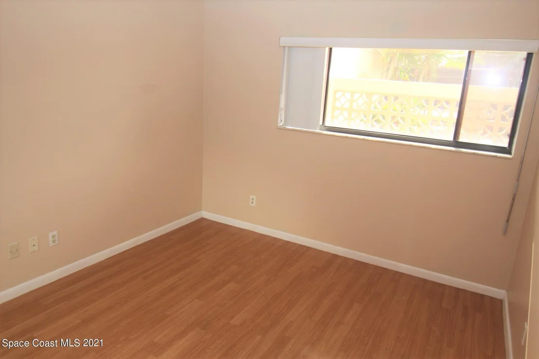 Photo of Unit 105 at 3901 Dixie Highway NE