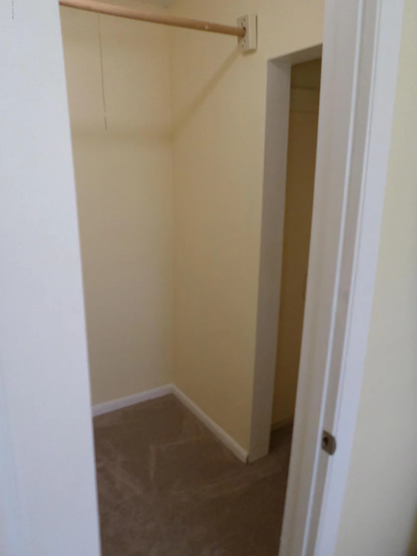 Photo of 1048 Illinois Road