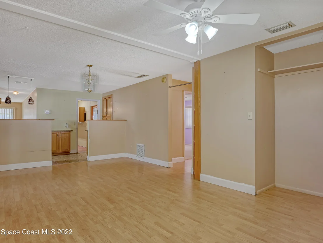 Photo of 916 Kings Post Road