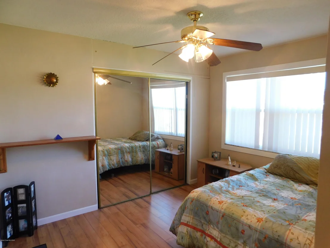 Photo of 978 Bianca Drive NE