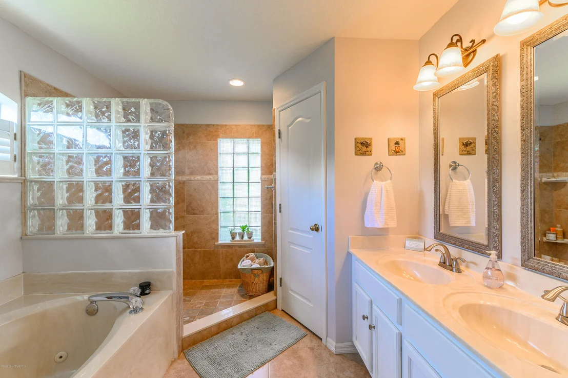 Photo of 4403 Long Lake Road
