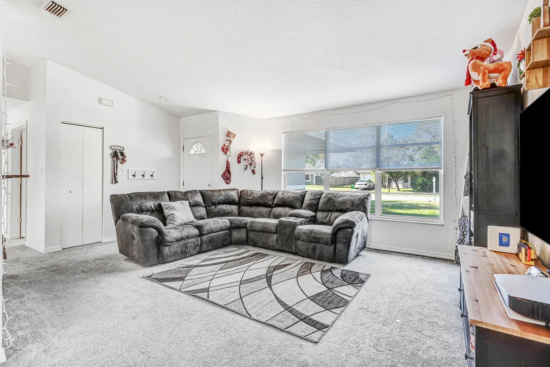 Photo of 5947 Cardiff Avenue
