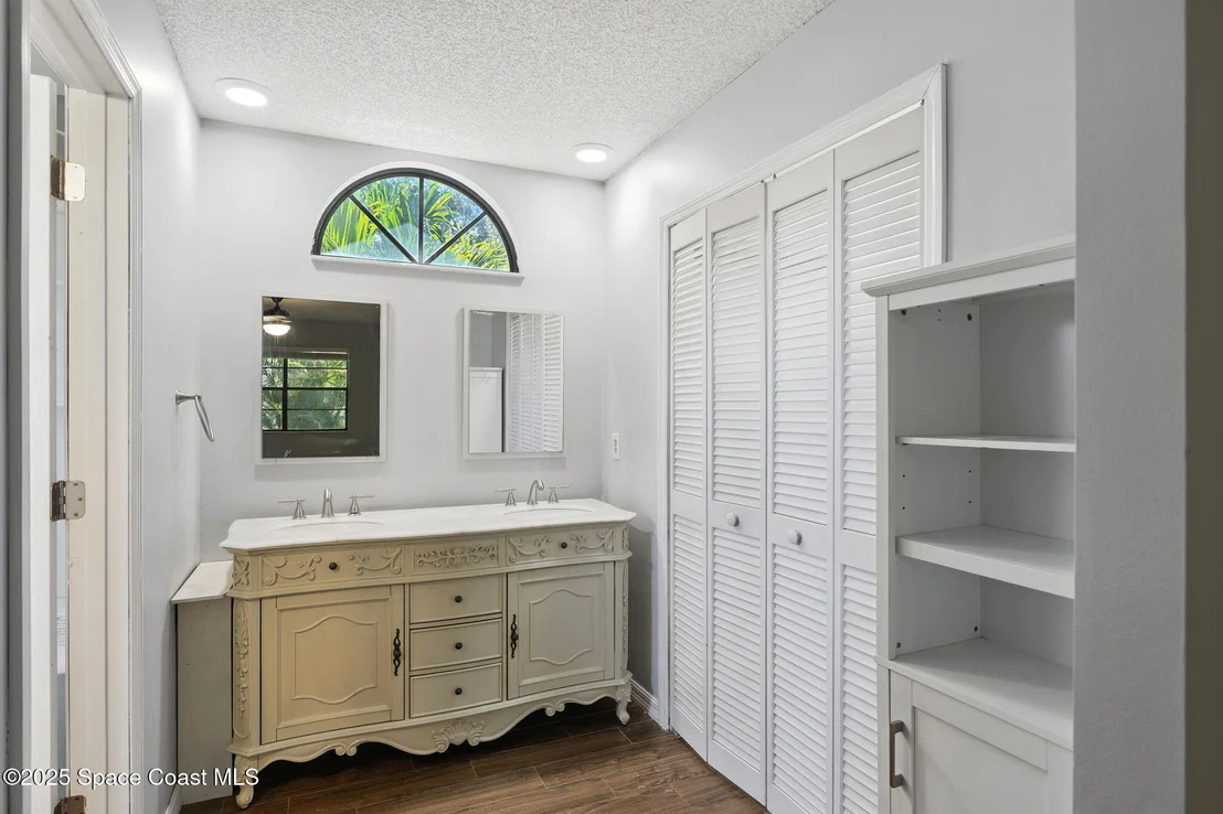 Photo of 4330 Silver Lake Drive