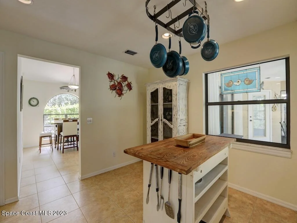 Photo of 9850 Oak